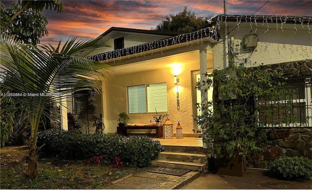 1360 NW 41st St, Miami FL 33142