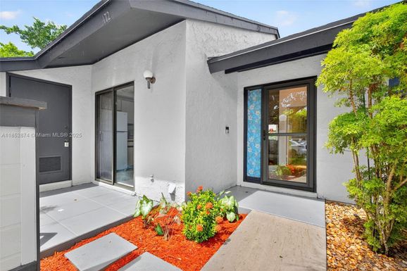 472 Long Bow Ct, Royal Palm Beach FL 33411