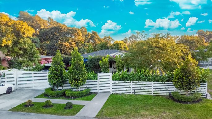 532 NW 100th St, Miami FL 33150