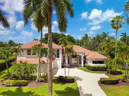 2438 Poinciana Ct, Weston FL 33327