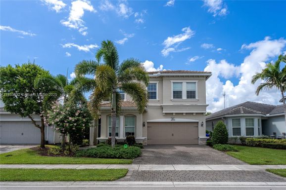 4658 Greenway Dr, Hollywood FL 33021