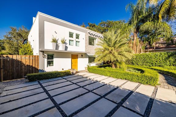 275 NE 89th St, El Portal FL 33138