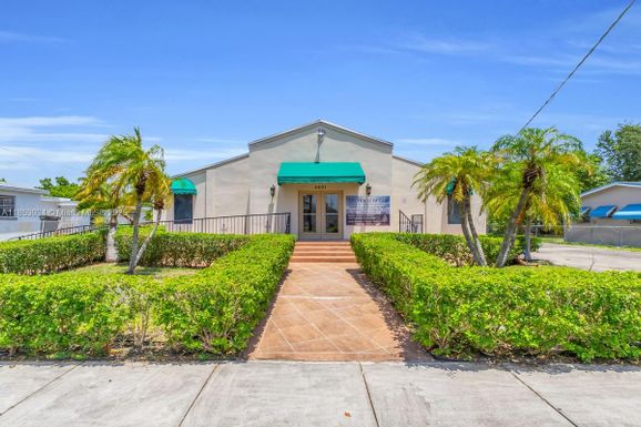 5501 SW 24th St, West Park FL 33023