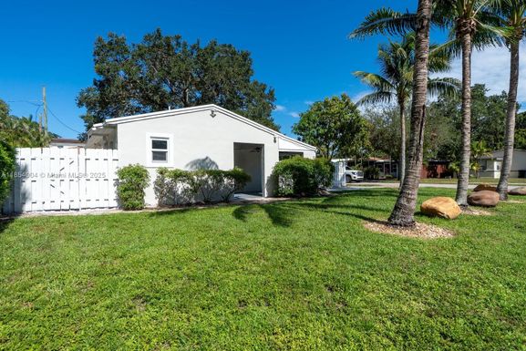 1121 SW 18th Ct, Fort Lauderdale FL 33315