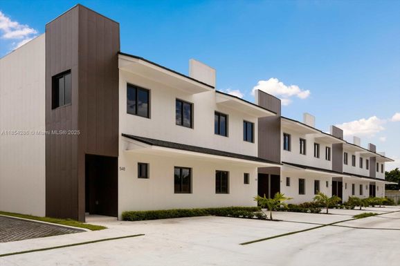 546 NW 7th St # 6, Florida City FL 33034