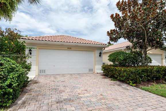 8528 SE Retreat Dr, Hobe Sound FL 33455