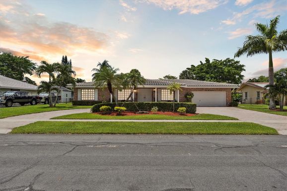 6100 SW 8th Ct, Plantation FL 33317