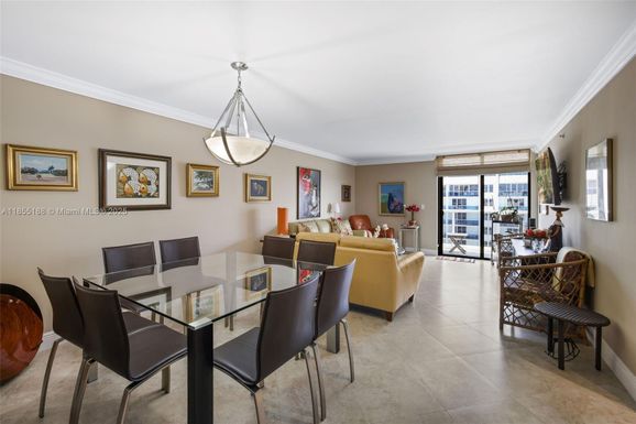 2401 Collins Ave # 1807, Miami Beach FL 33140