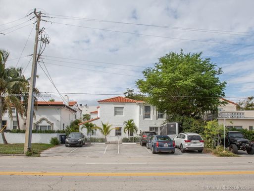 2816 Pine Tree Dr, Miami Beach FL 33140