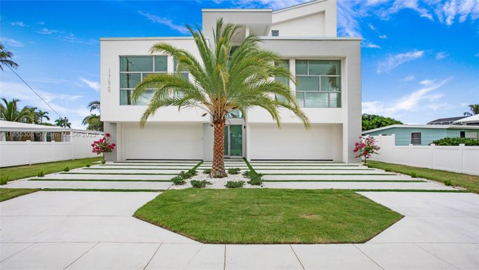 1798 Holiday Ln, Naples FL 34104