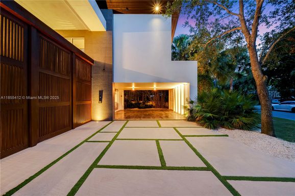 545 SABAL PALM, Key Biscayne FL 33149
