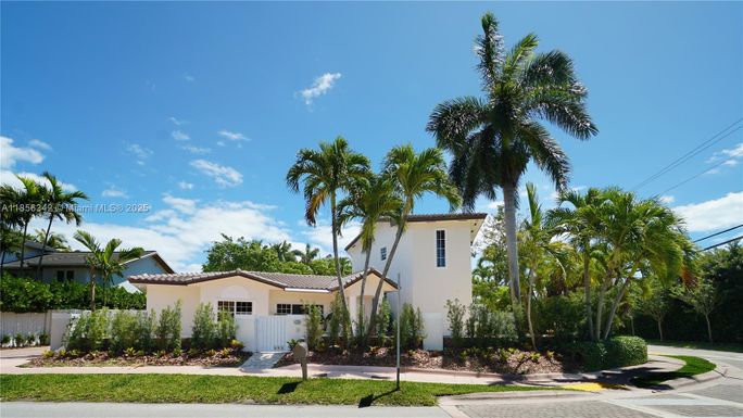 691 Ridgewood Rd, Key Biscayne FL 33149