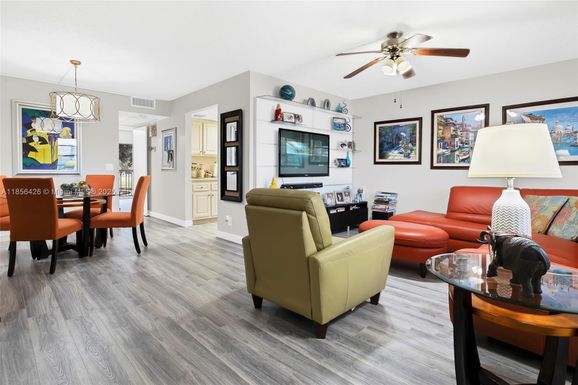 251 SW 132nd Way # 215H, Pembroke Pines FL 33027