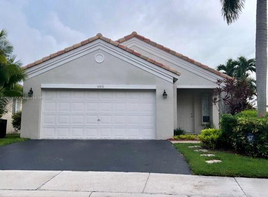 4370 Pine Ridge Ct, Weston FL 33331