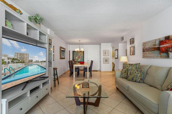 1913 S Ocean Dr # 316, Hallandale Beach FL 33009