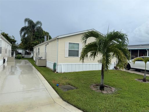 3041 W Marina Dr, Dania Beach FL 33312