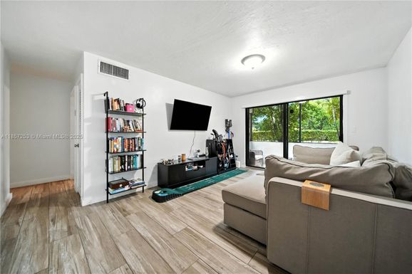 8701 SW 141st St # B1, Palmetto Bay FL 33176