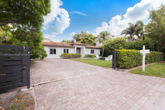677 Hampton Ln, Key Biscayne FL 33149