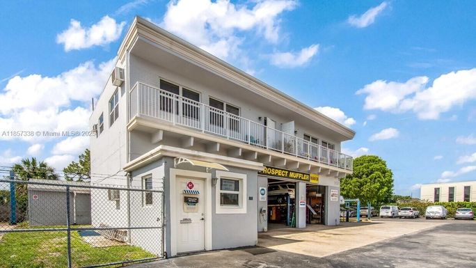 250 NE 44th St, Oakland Park FL 33334