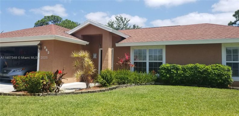 963 SE Atlantus Ave, Port St. Lucie FL 34983