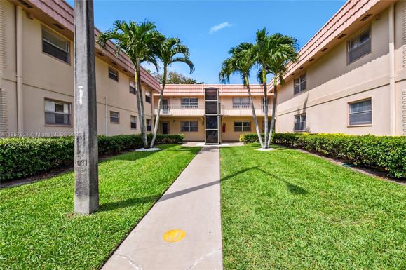 447 Saxony J # 447, Delray Beach FL 33446