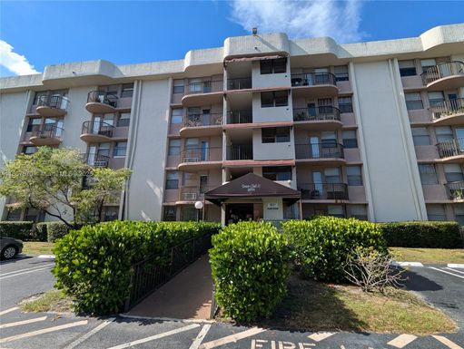 2771 Riverside Dr # 311A, Coral Springs FL 33065