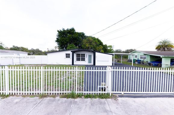 18611 NW 28th Pl, Miami Gardens FL 33056