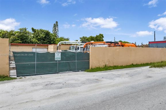 5801 Mayo St, Hollywood FL 33023