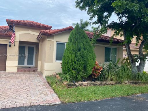 9051 SW 215th Ter, Cutler Bay FL 33189