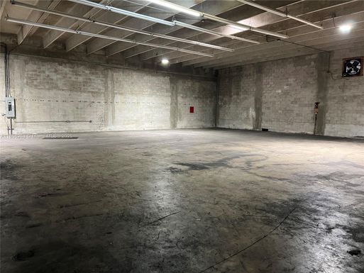 7286 NW 70th St, Miami FL 33166