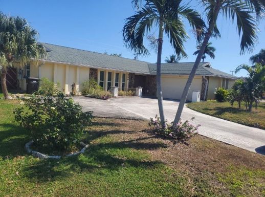 900 S Mangonia Cir, West Palm Beach FL 33401