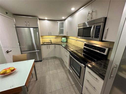 6039 Collins Ave # 1205, Miami Beach FL 33140