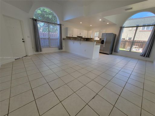 35 SW 7th St # 2, Hallandale Beach FL 33009
