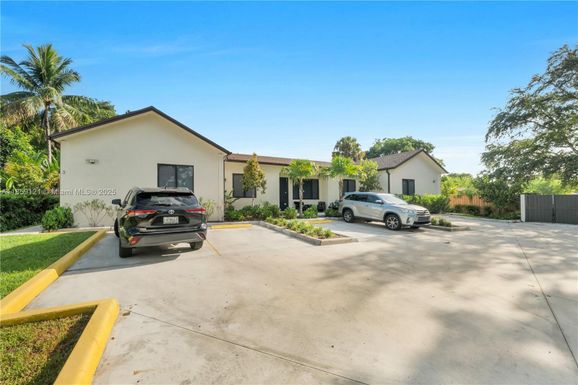 5737 Cleveland St, Hollywood FL 33021