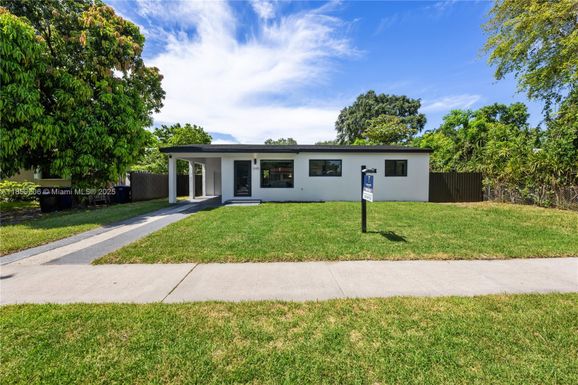 1095 NE 156th St, North Miami Beach FL 33162