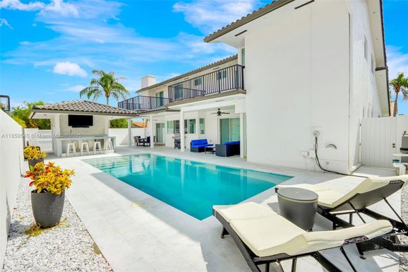 13420 SW 2nd St, Miami FL 33184