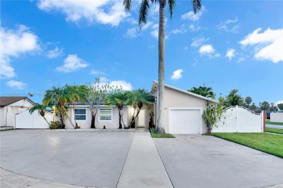 10460 SW 165th Ter, Miami FL 33157