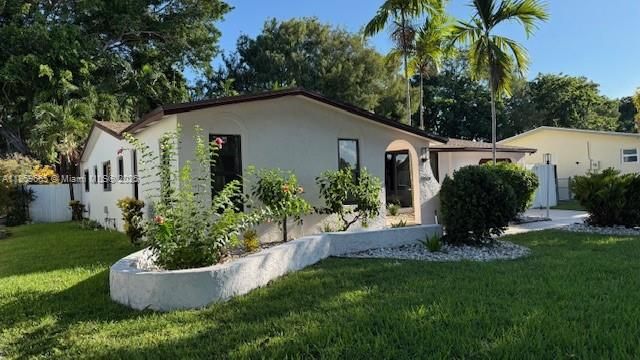 10500 NW 2nd Ct, Plantation FL 33324