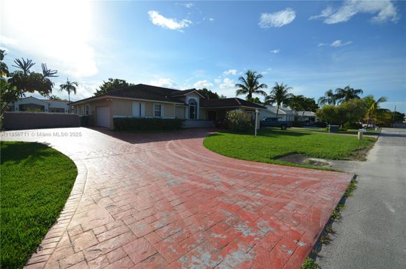 2700 SW 113th Ave, Miami FL 33165
