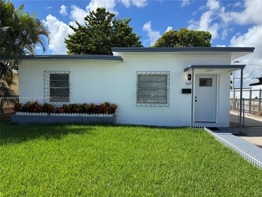 568 E 49th St, Hialeah FL 33013