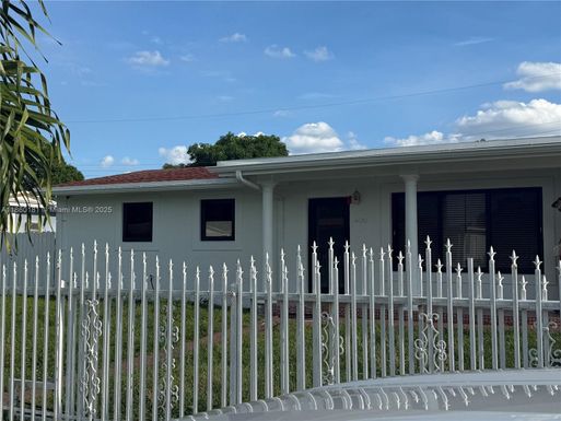 4820 NW 176th St, Miami Gardens FL 33055