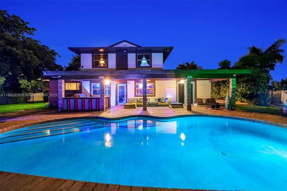 250 NE 158th St, Miami FL 33162