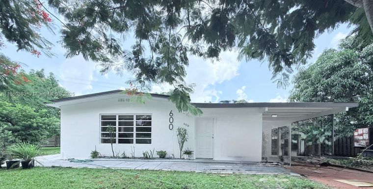 600 NE 44th St, Deerfield Beach FL 33064