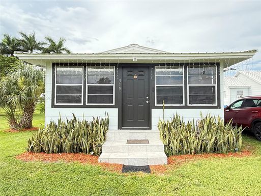 315 AVENUE J, Moore Haven FL 33471