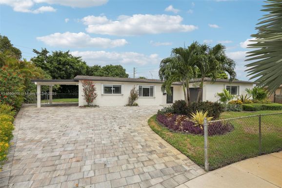 8601 NW 185th Ter, Hialeah FL 33015