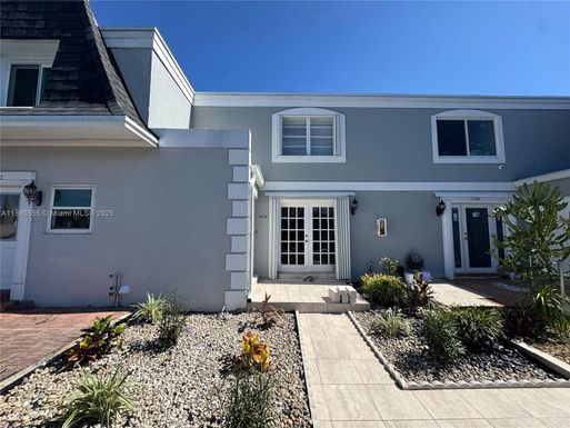 2318 NE 7th St # 34, Hallandale Beach FL 33009