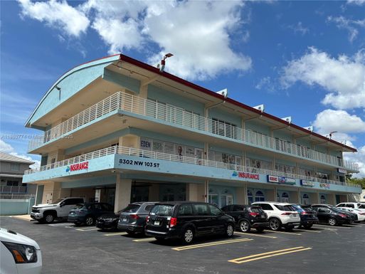 8302 NW 103rd St, Hialeah Gardens FL 33016