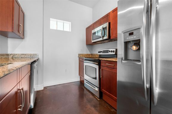 7275 SW 90th Way # 610, Miami FL 33156