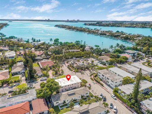 8031 Hawthorne Ave, Miami Beach FL 33141