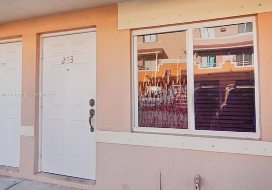 37 W 11th St # 203, Hialeah FL 33010